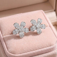 Vera Diamond Jewelry - Lifestyle 1